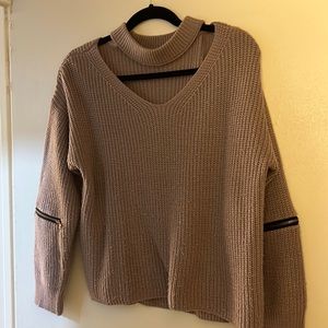 Knitted sweater with zippers and choker neck